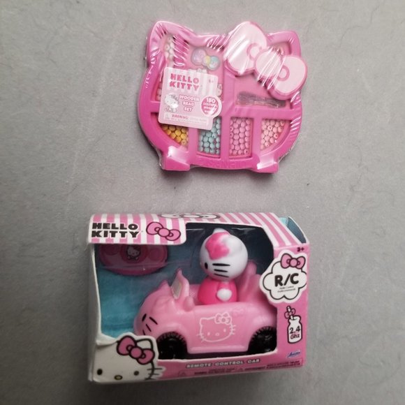 NEW - ZURU 5 Surprise Mini Brands - Hello Kitty RC Car & Wooden Bead Kit Minis - Picture 1 of 6